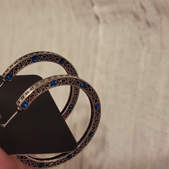 paparazzi Jewelry - NWT Paparazzi silver colored earrings with turquoise stones Richly Royal